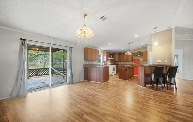 100  Sandy Oak Ln, Stockdale, TX 78160 — photo 10