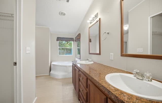 100  Sandy Oak Ln, Stockdale, TX 78160 — photo 17