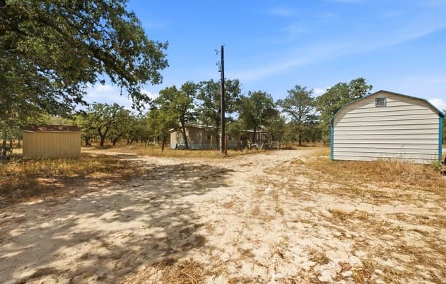 100  Sandy Oak Ln, Stockdale, TX 78160 — photo 3