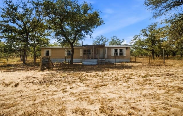 100  Sandy Oak Ln, Stockdale, TX 78160 — photo 4