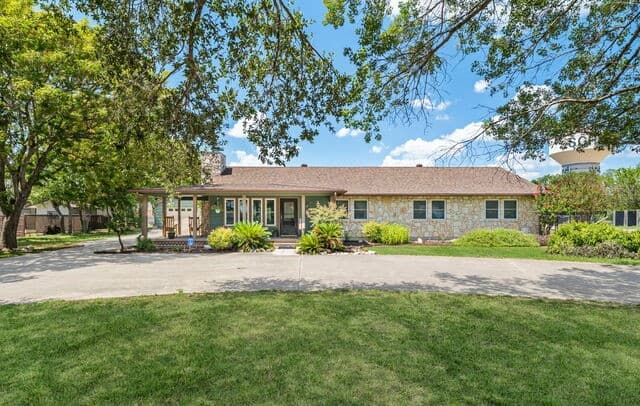 1033 E Live Oak