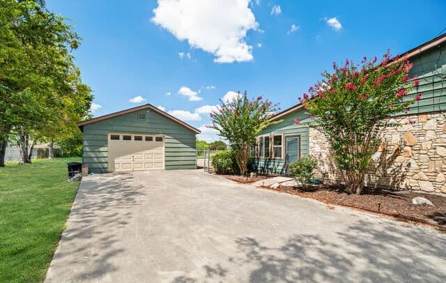 1033 E Live Oak, Schertz, TX 78154 — photo 10