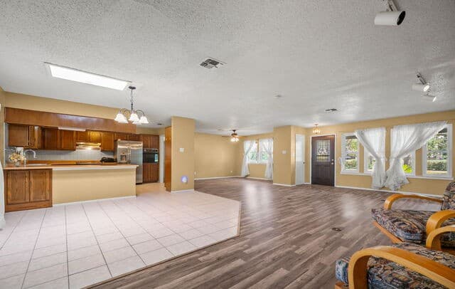 1033 E Live Oak, Schertz, TX 78154 — photo 16