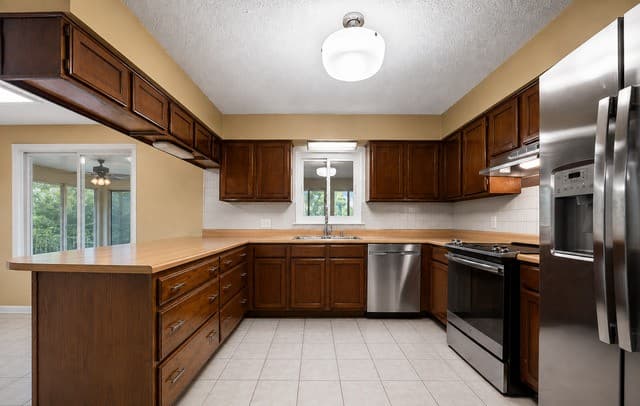 1033 E Live Oak, Schertz, TX 78154 — photo 22