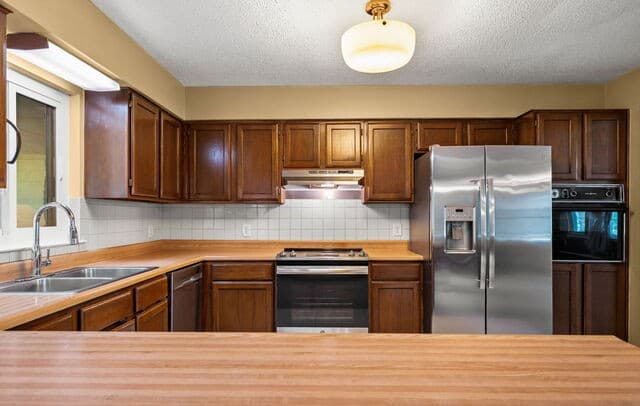 1033 E Live Oak, Schertz, TX 78154 — photo 24