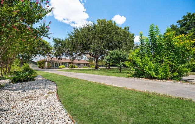 1033 E Live Oak, Schertz, TX 78154 — photo 3