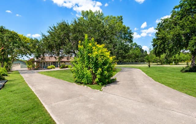 1033 E Live Oak, Schertz, TX 78154 — photo 4