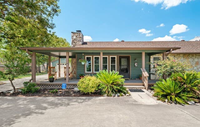 1033 E Live Oak, Schertz, TX 78154 — photo 8