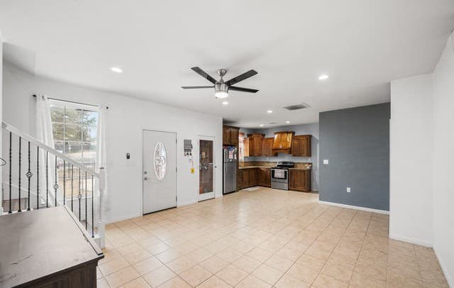 22914  Skila Dr, Elmendorf, TX 78112 — photo 3