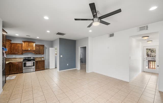 22914  Skila Dr, Elmendorf, TX 78112 — photo 4