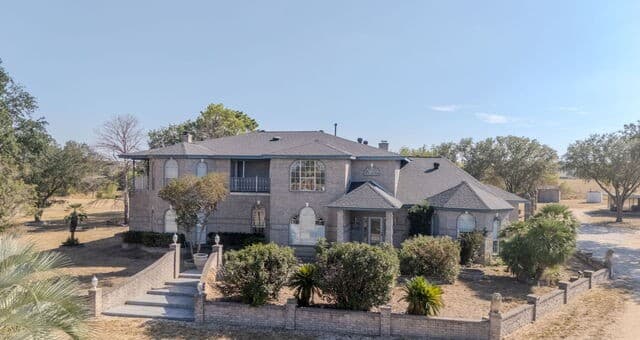 5280  Smith Rd, Von Ormy, TX 78073 — photo 2