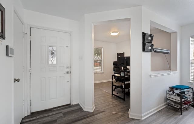 652  Cherokee Blvd, New Braunfels, TX 78132 — photo 2