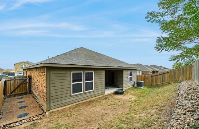 231  Azalea Way, New Braunfels, TX 78132 — photo 2