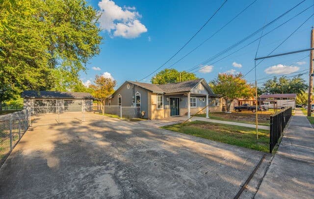 8206  Forsen Dr, San Antonio, TX 78224 — photo 13