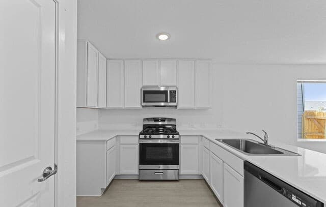 10515  Red Shiner Dr, San Antonio, TX 78224 — photo 8