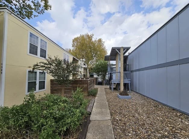 1305 E Mulberry Ave Unit 4