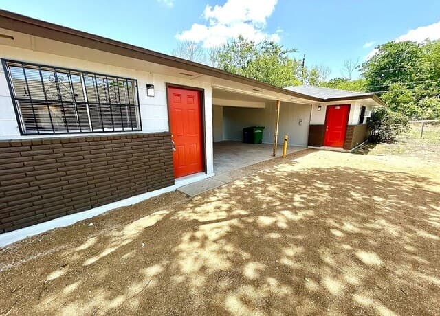 815  John Adams Dr