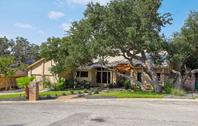 12539  Elm Country Ln