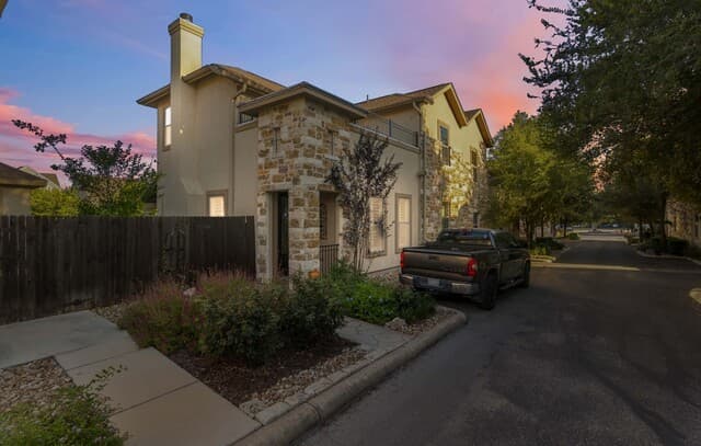 5923  Whitby Unit 102