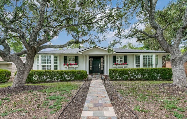 538 Oakleaf Dr