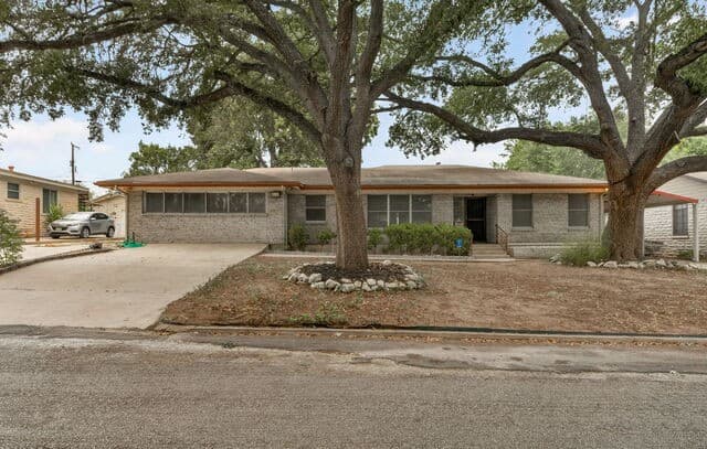 623  Channing Ave