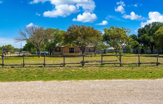 205  Creekview Dr