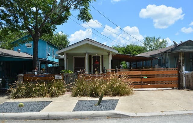 216 N Pinto St, San Antonio, TX 78207 — photo 2