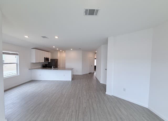 750  Haas Way, San Antonio, TX 78221 — photo 13