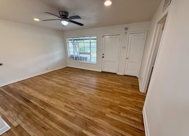 215  Deerwood Dr, San Antonio, TX 78209 — photo 4