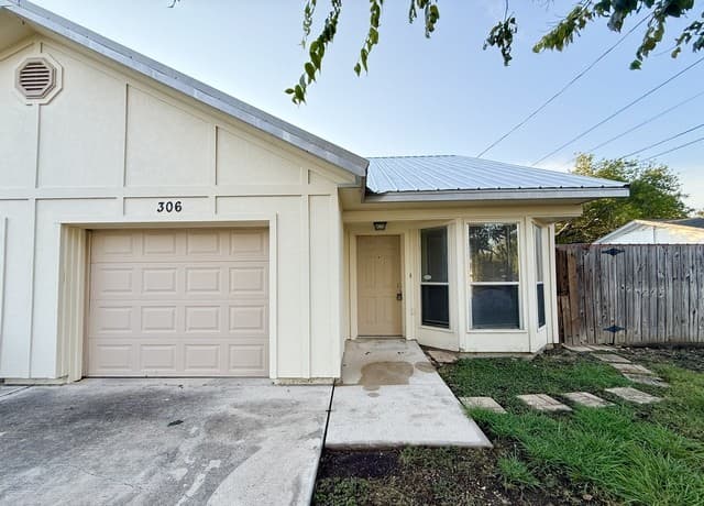306 Oelkers Dr