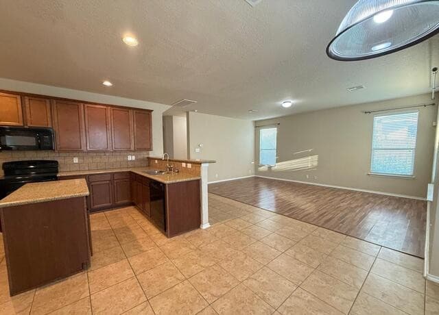 1015  Iris Path, San Antonio, TX 78245 — photo 16