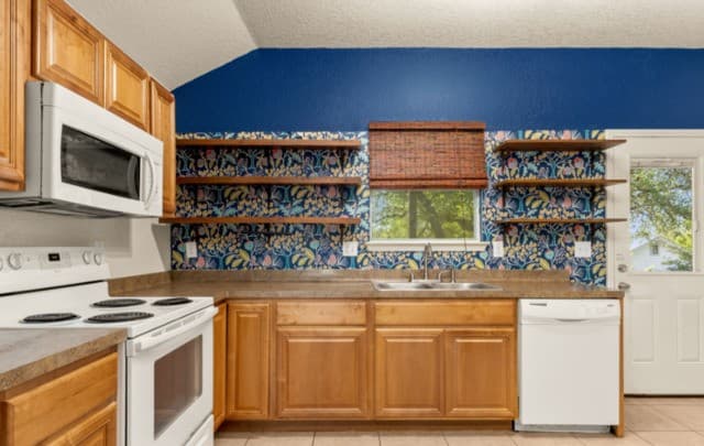 323  Lexington Pass, Canyon Lake, TX 78133 — photo 9