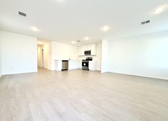 6602  Coquina Cv, Elmendorf, TX 78112 — photo 10