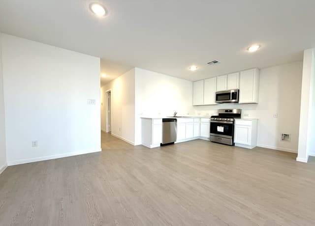 6602  Coquina Cv, Elmendorf, TX 78112 — photo 11