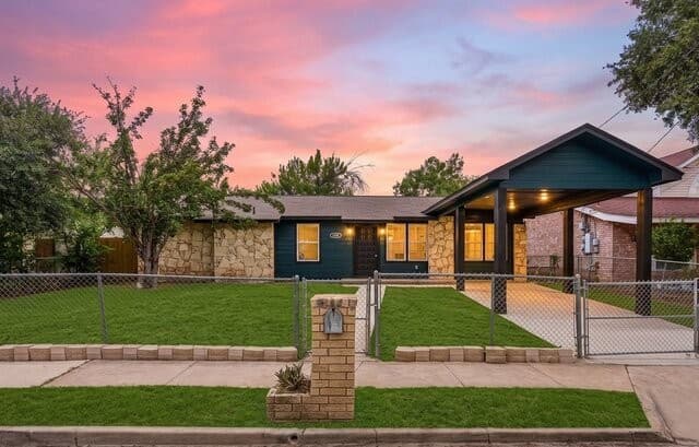 1534 Betty St