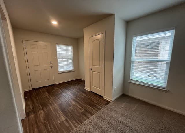 708  Shoal Creek, New Braunfels, TX 78132 — photo 2