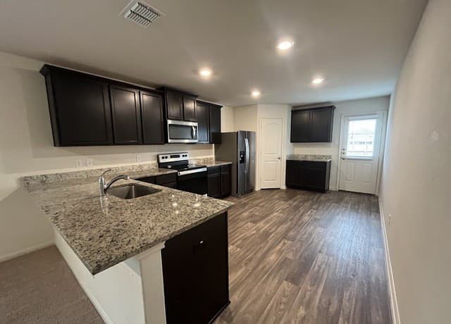 708  Shoal Creek, New Braunfels, TX 78132 — photo 4