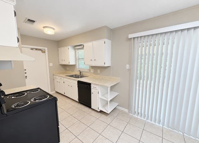 4815  Casa Corona St, San Antonio, TX 78233 — photo 12