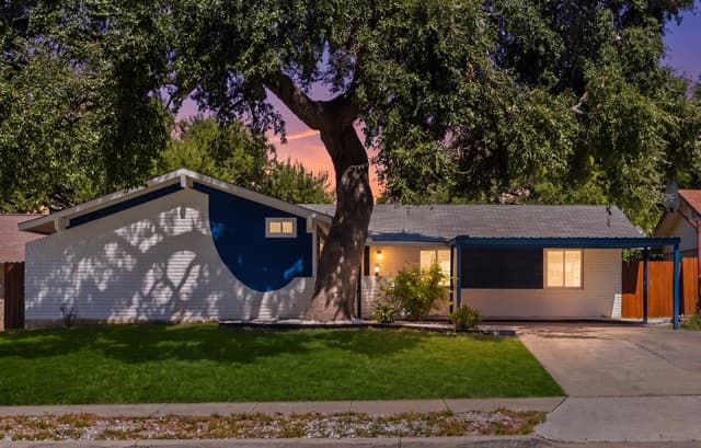 7423 Meadow Hl
