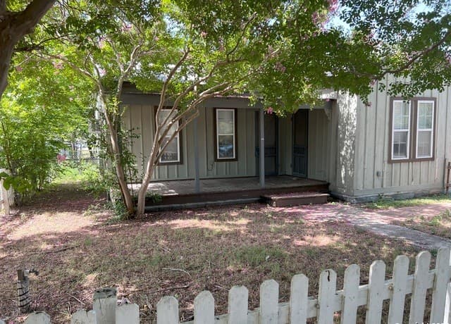 213 W Schulz St, Marion, TX 78124 — photo 2