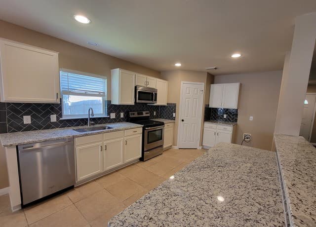 1600  Shady Brook, Schertz, TX 78154 — photo 2