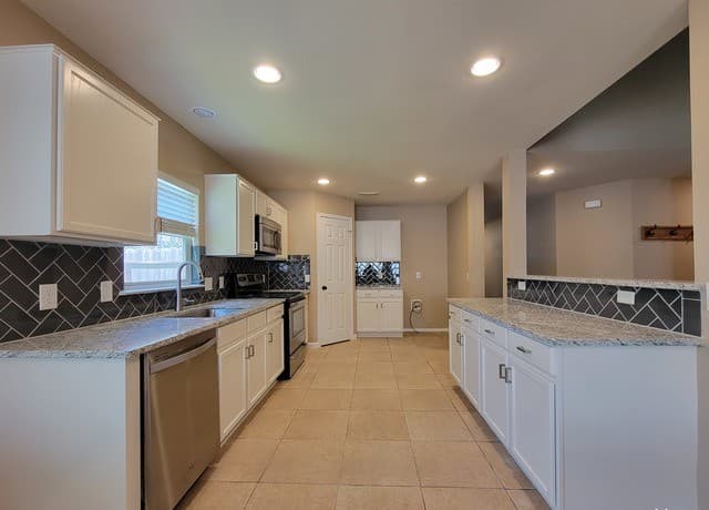 1600  Shady Brook, Schertz, TX 78154 — photo 3