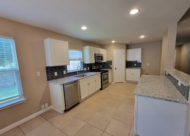 1600  Shady Brook, Schertz, TX 78154 — photo 5
