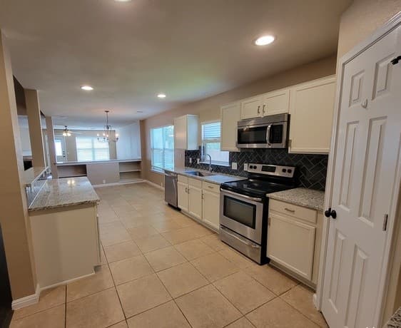 1600  Shady Brook, Schertz, TX 78154 — photo 6
