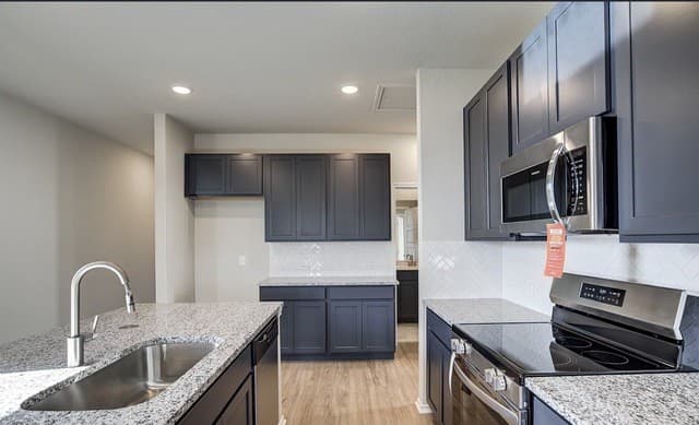 2530  Dry Moss Way, San Antonio, TX 78224 — photo 5