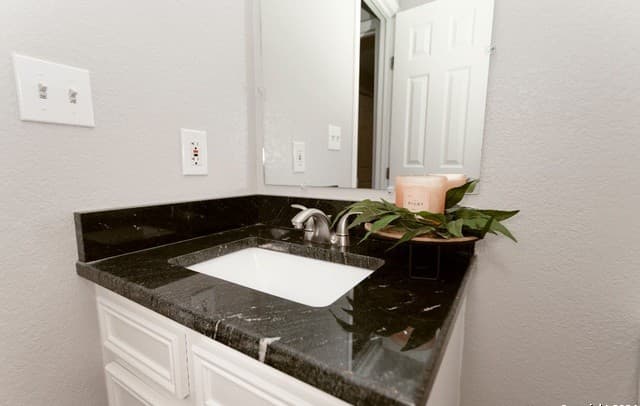 927  Lipan Dr, New Braunfels, TX 78130 — photo 15