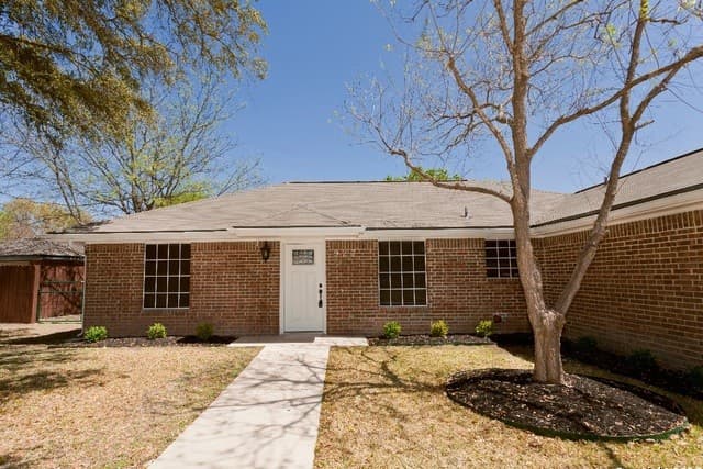 927  Lipan Dr, New Braunfels, TX 78130 — photo 2