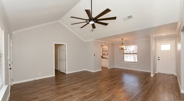927  Lipan Dr, New Braunfels, TX 78130 — photo 4