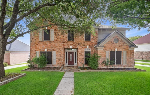 8746  London Heights