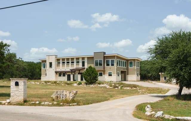 2010 Hoffmann Ln